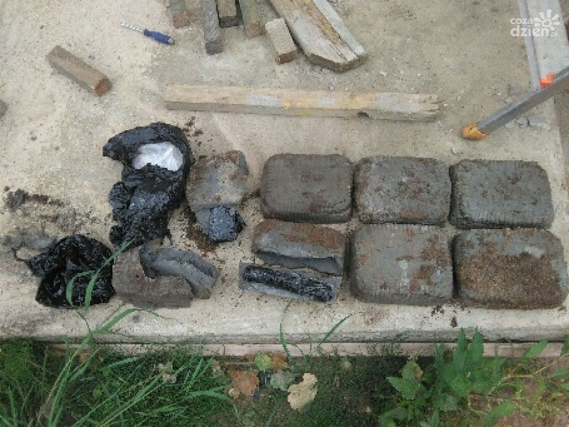 Ukrywał dopalacze w betonie 