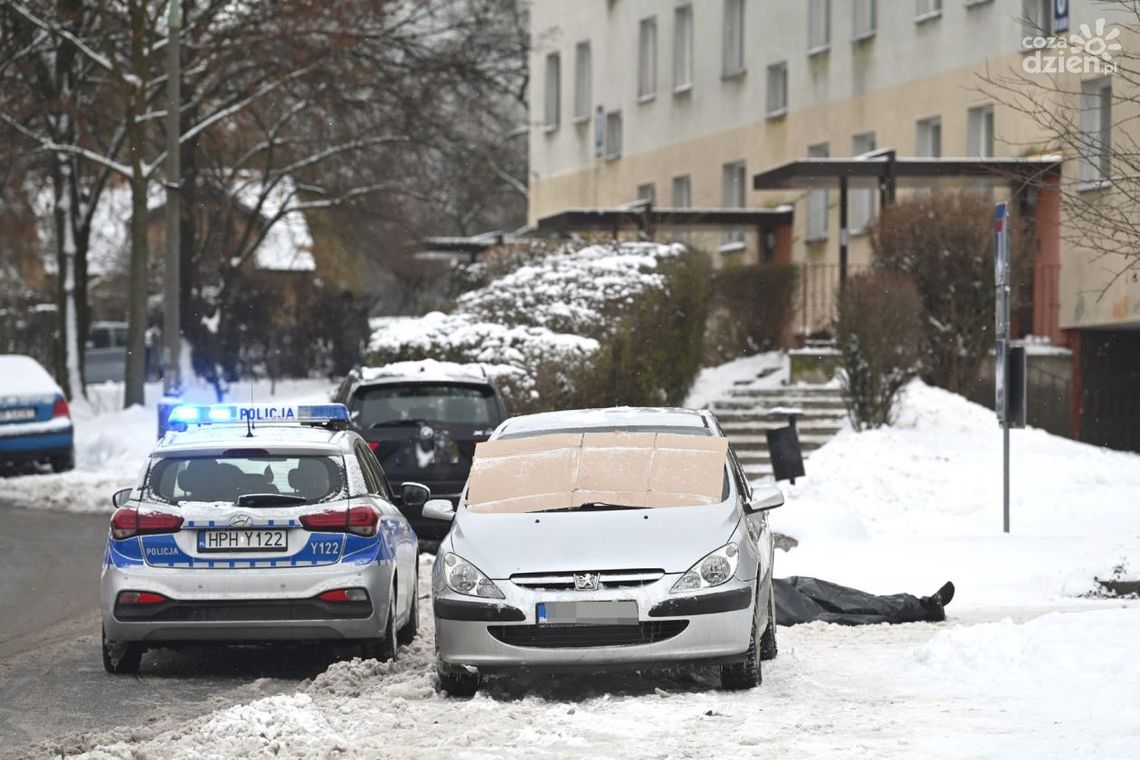 Ul. Grenadierów. Mężczyzna zmarł na ulicy