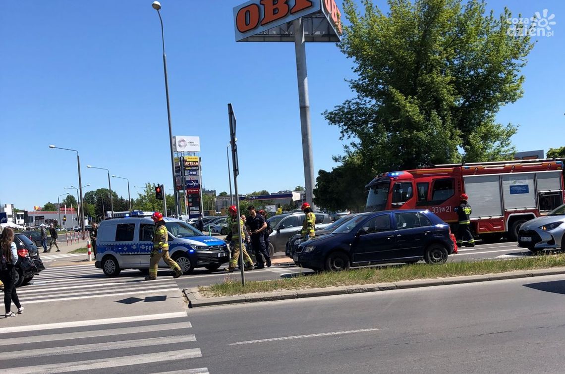 Ul. Mireckiego. Wjechała w tył pojazdu