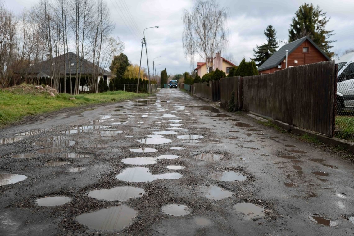 Ulica na południu Radomia w fatalnym stanie. Mieszkańcy mają dość! "Jesteśmy oszukiwani od wyborów do wyborów"