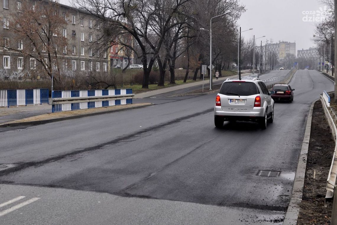 Ułożyli asfalt na Warszawskiej. Remont jednak wciąż trwa Ułożyli asfalt na Warszawskiej. Remont jednak wciąż trwa