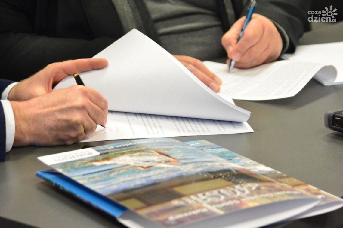 Umowa na halę i stadion podpisana