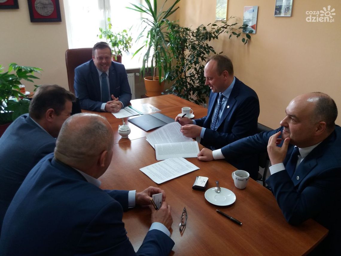 Umowa na pierwszy odcinek trasy NS podpisana Umowa na pierwszy odcinek trasy NS podpisana