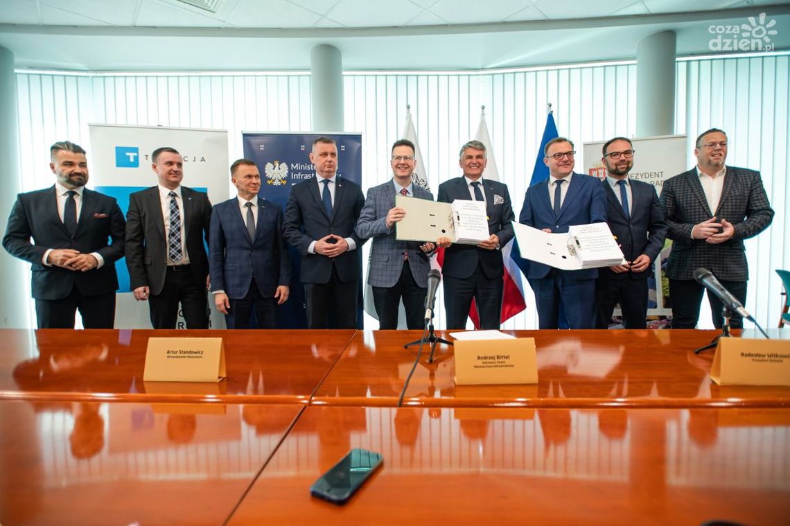 Umowa na przebudowę wiaduktu podpisana!