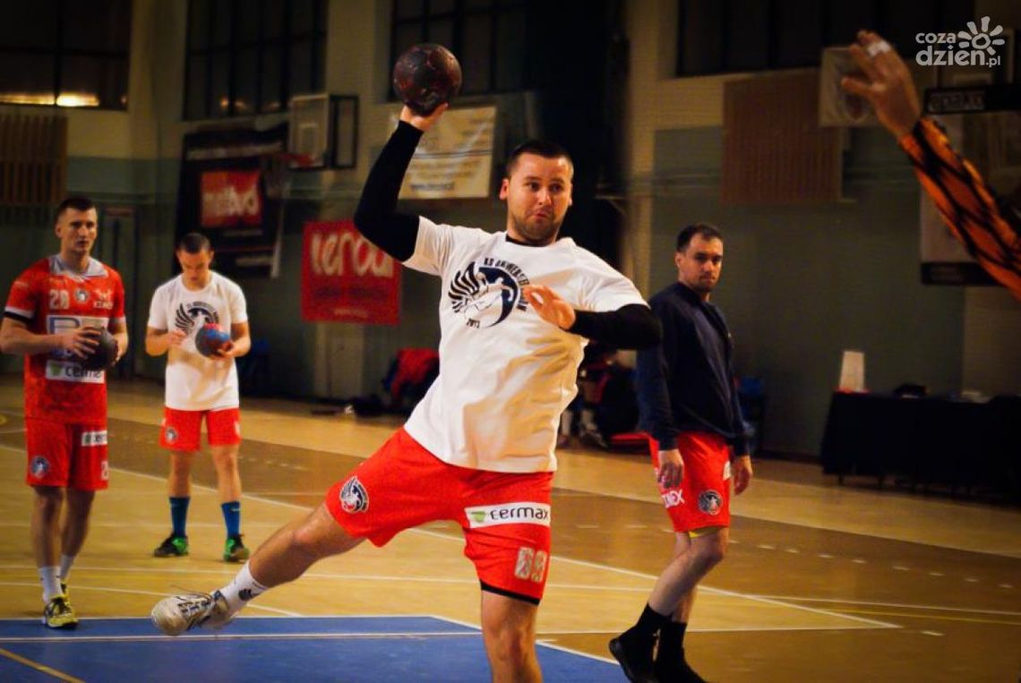 Uniwersytet nadal na fali