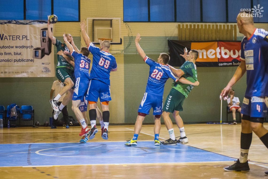 Uniwersytet stanął w końcówce