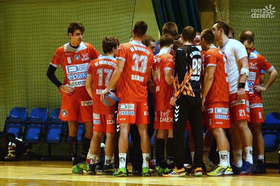 Uniwersytet zaczyna sparingi