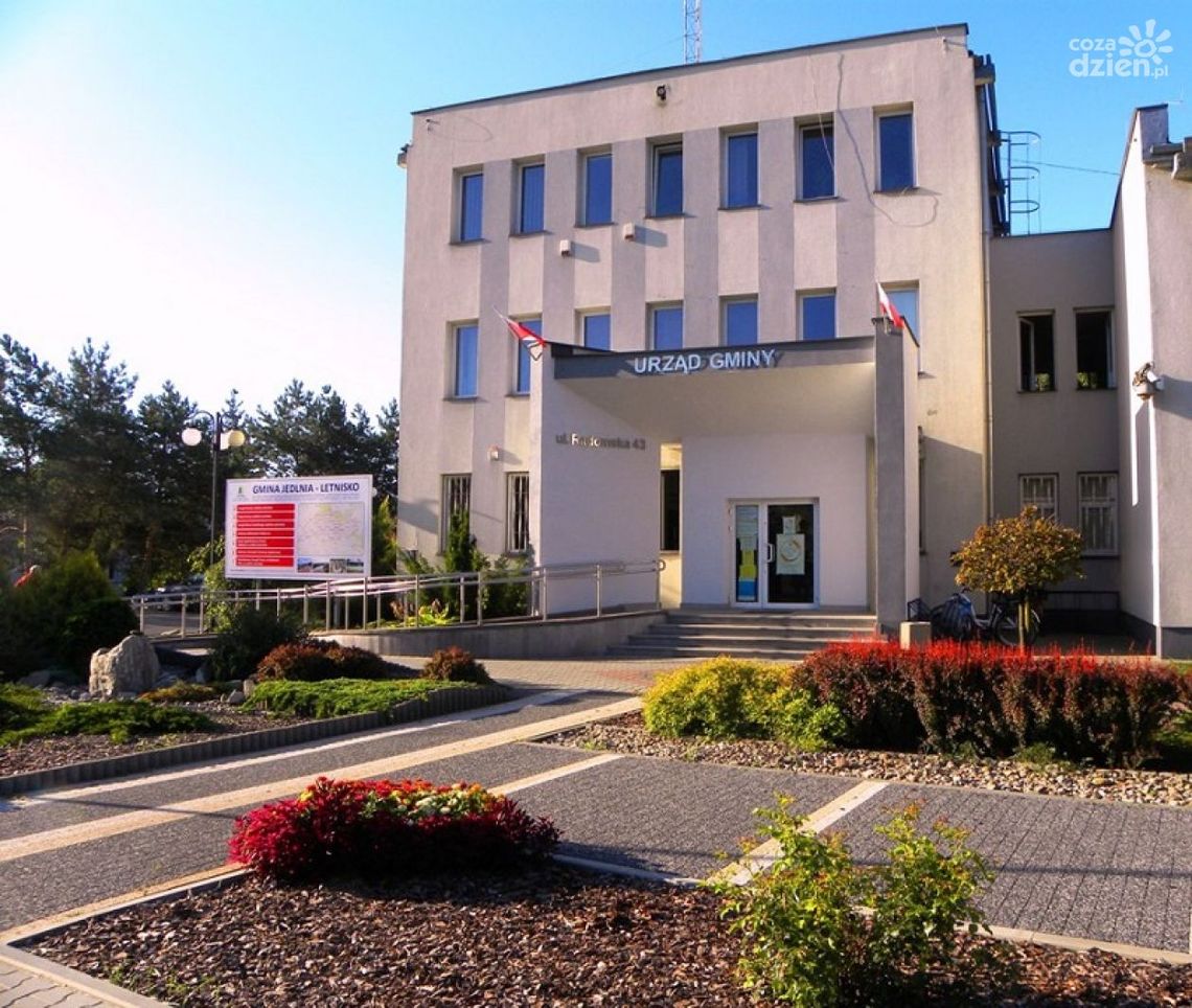 Urząd Gminy w Jedlni popracuje dłużej 