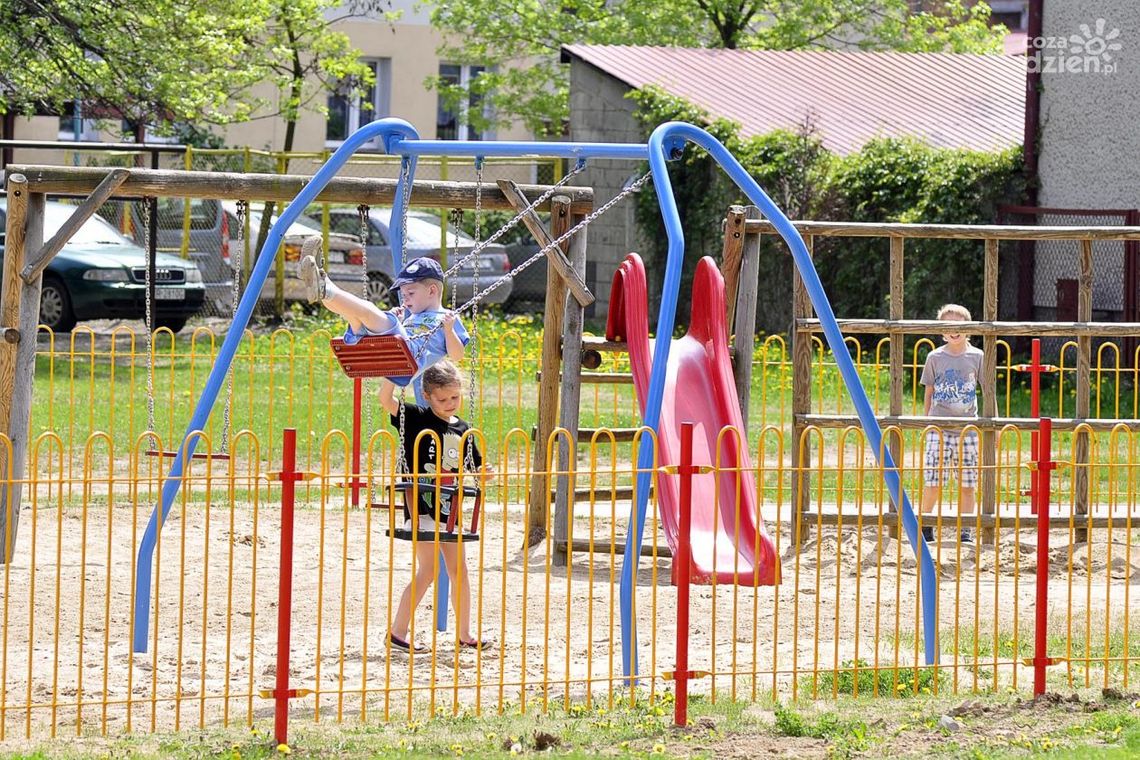 USTRONIE. Rozbudowują place zabaw USTRONIE. Rozbudowują place zabaw