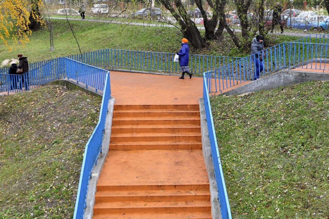 USTRONIE: Znikła rdza ze schodów