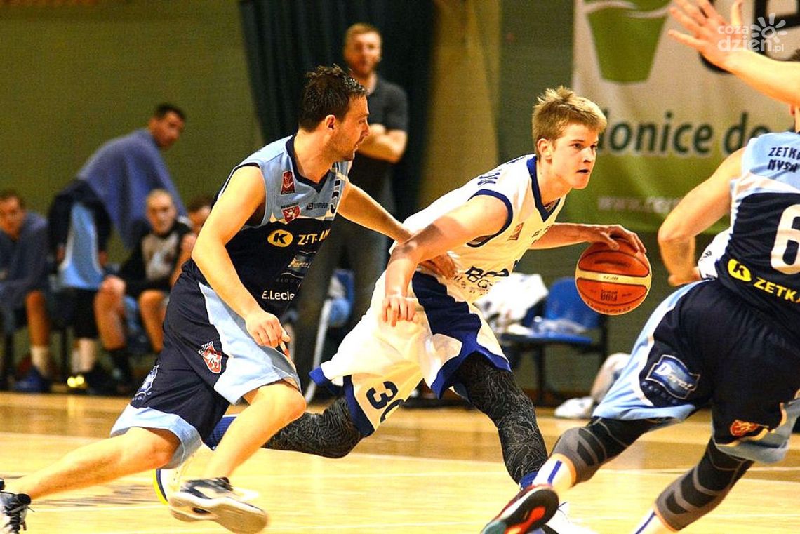 UTH ROSA wygrywa przed własną publicznością