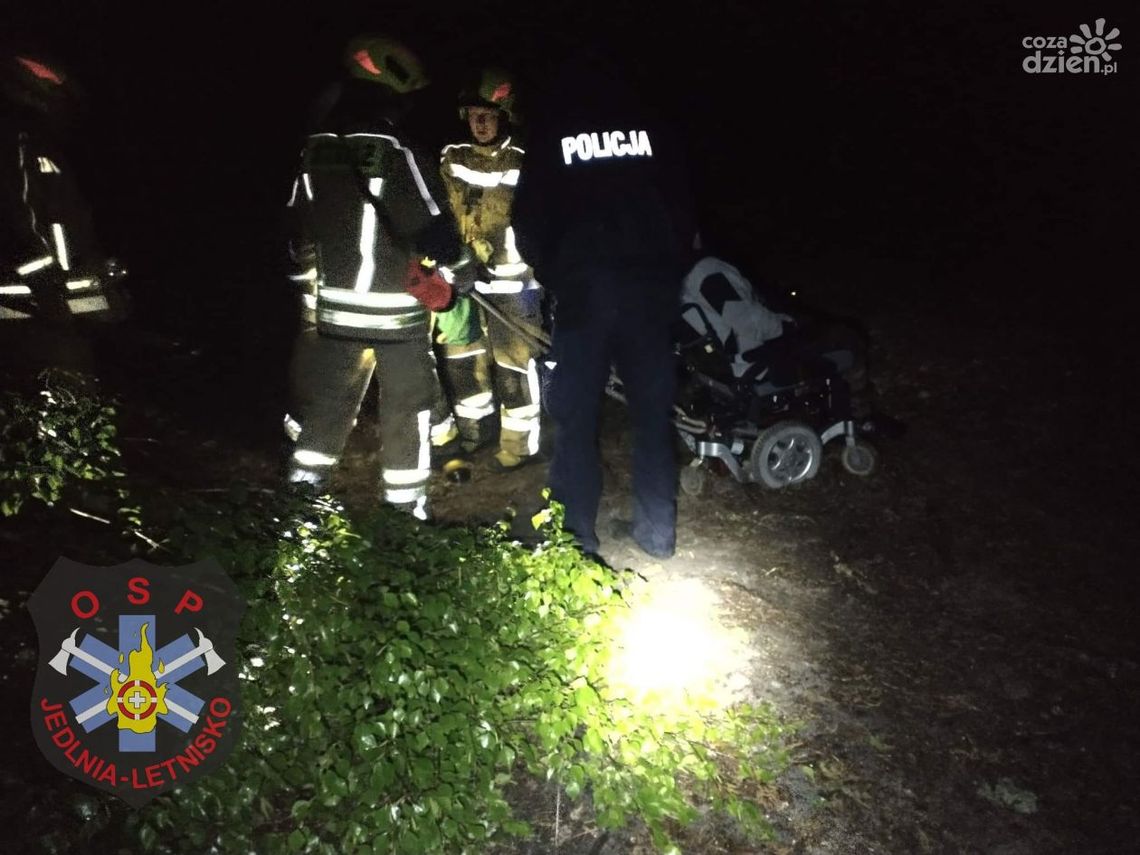 Utknął w błocie. Nietypowa akcja strażaków