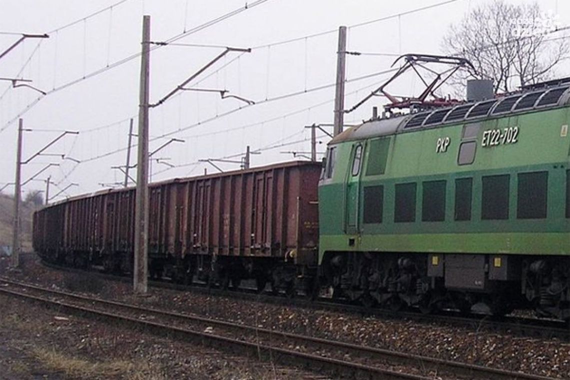 Utrudnienia na trasie Kielce - Radom. Wykoleiły się dwa wagony