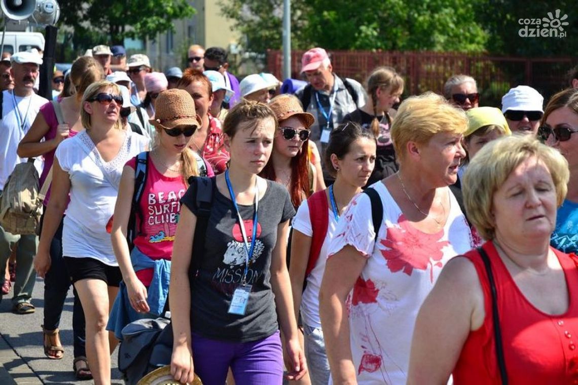 Utrudnienia w ruchu. Przejdą pielgrzymi