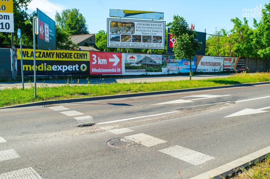 Utrudnienia w ruchu. Wymiana asfaltu na al. Grzecznarowskiego