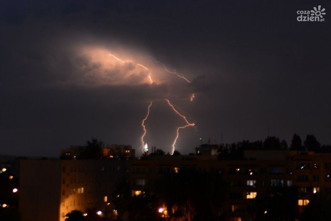 Uwaga! W nocy mogą wystąpić burze z gradem