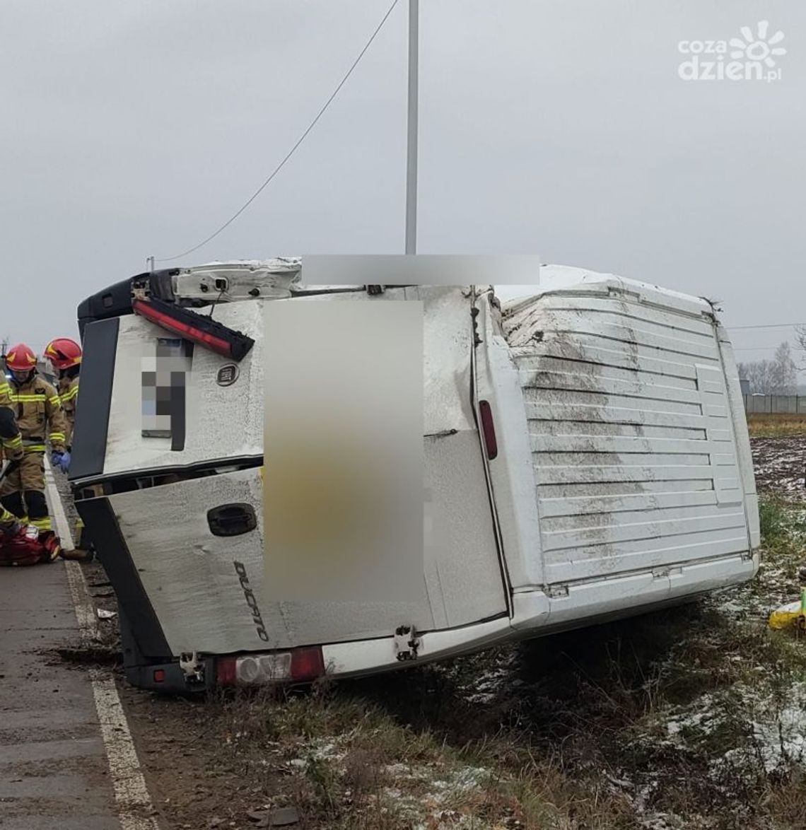 Uważajcie na drogach! Jest ślisko, dochodzi do kolizji Uważajcie na drogach! Jest ślisko, dochodzi do kolizji