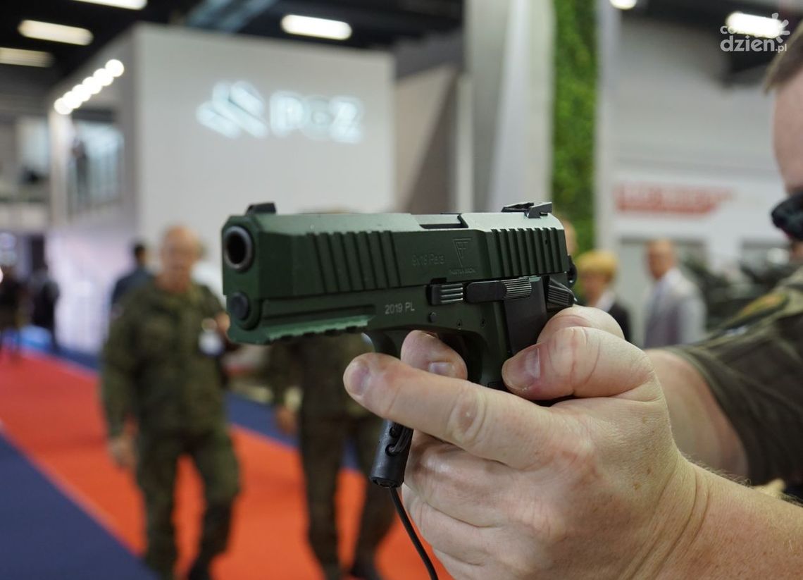 VIS 100 z nagrodą ministra, a FB ze złotym certyfikatem VIS 100 z nagrodą ministra, a FB ze złotym certyfikatem