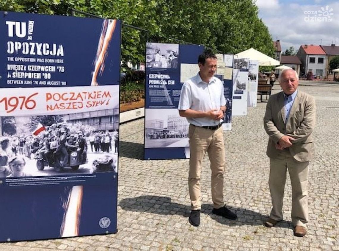 W Białobrzegach otwarto specjalną wystawę na rynku