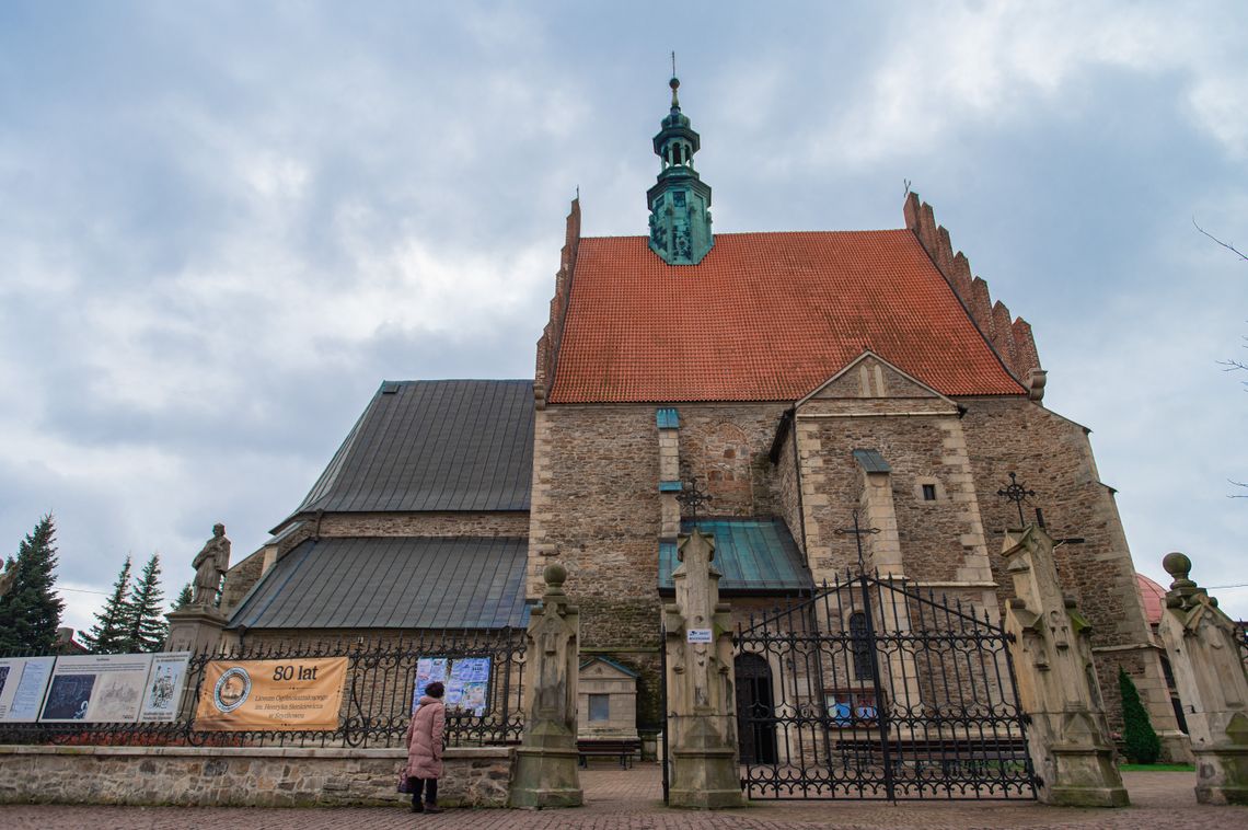 W gotyckiej świątyni