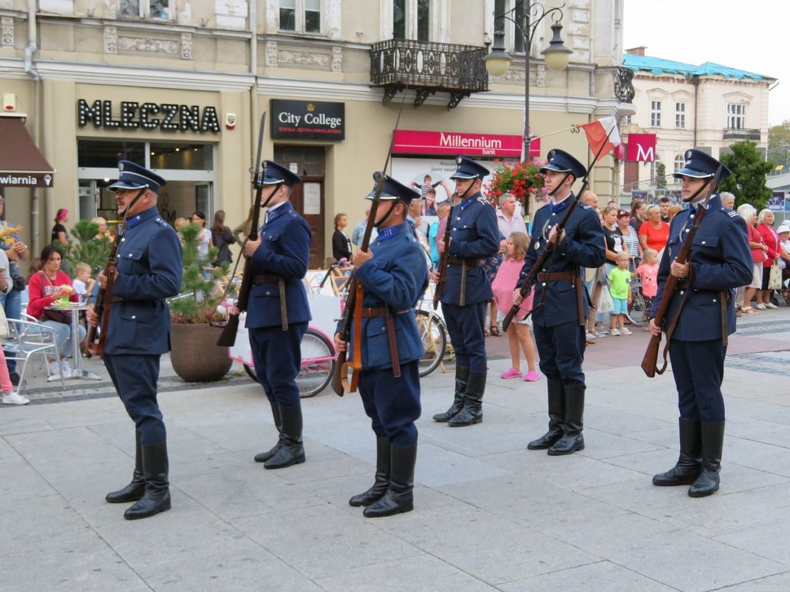 "W granatowym mundurze". Obchody 100-lecia polskiej Policji