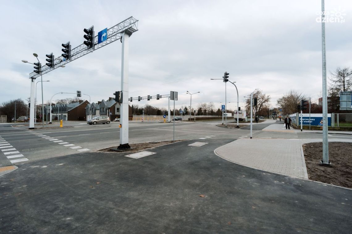W końcu bezpiecznie na skrzyżowaniu Maratońskiej i Dębowej W końcu bezpiecznie na skrzyżowaniu Maratońskiej i Dębowej