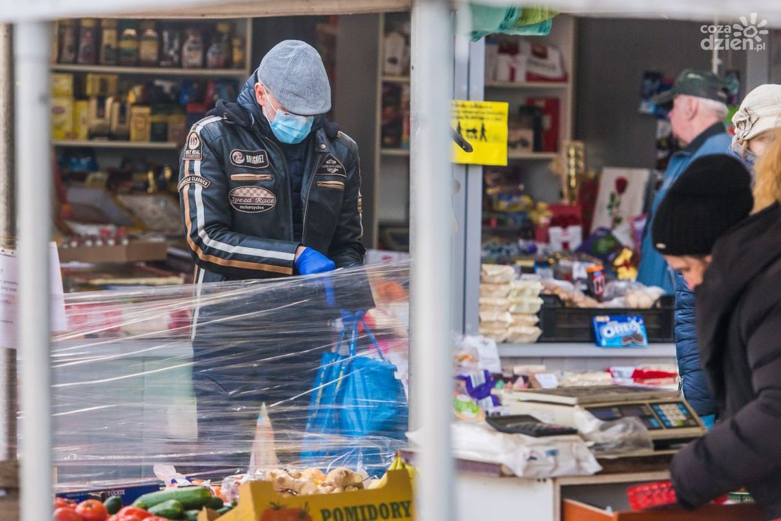 W maseczce nie tylko na ulicy, również w biurze
