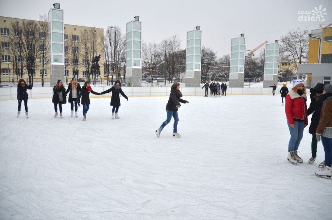 W piątek otwarcie lodowiska MOSiR