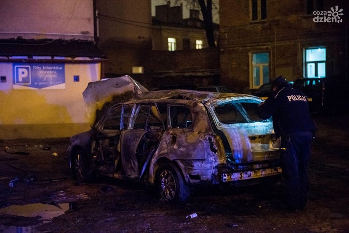 W Radomiu i regonie płonęły samochody 