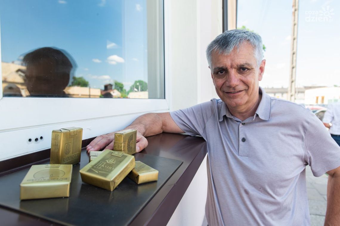 W Radomiu powstał pomnik kultowych papierosów W Radomiu powstał pomnik kultowych papierosów