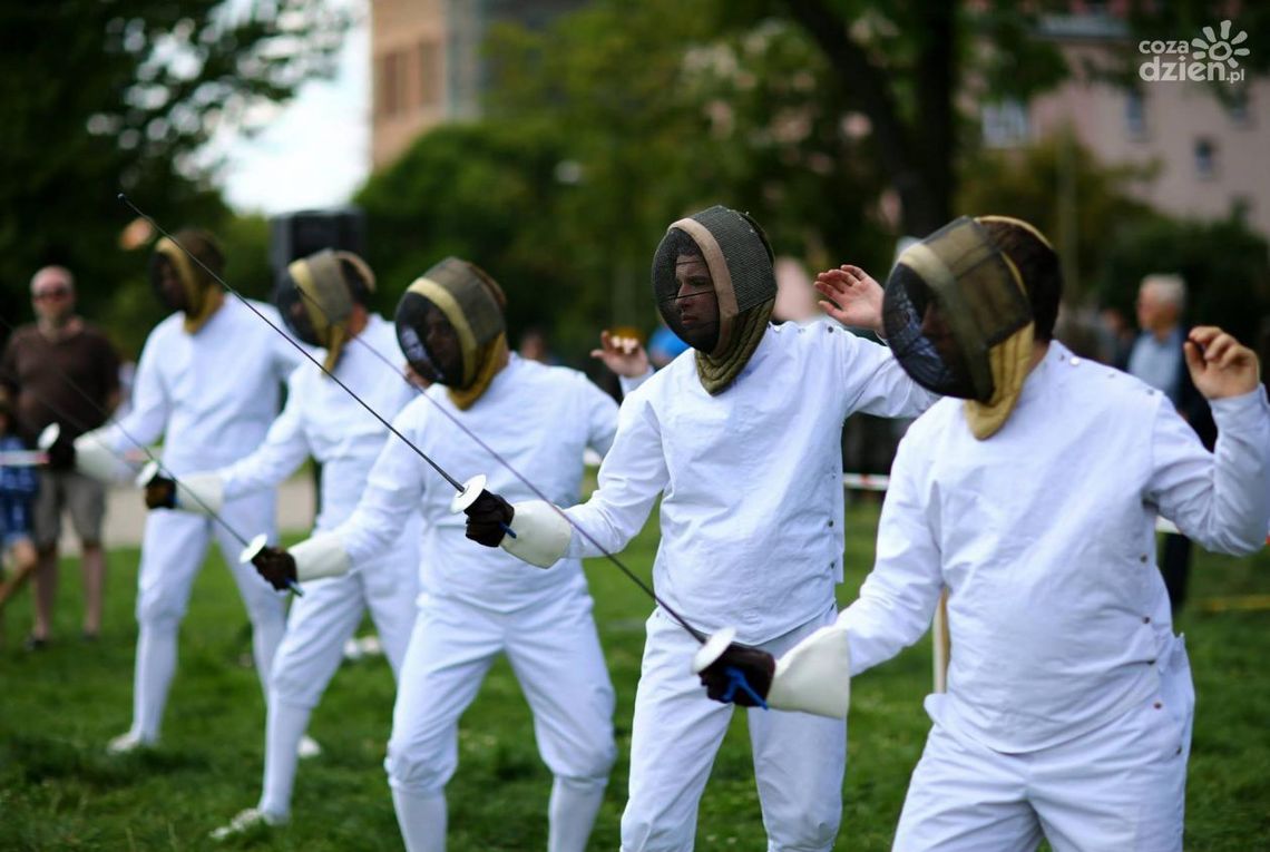 W środę warsztaty z szermierką