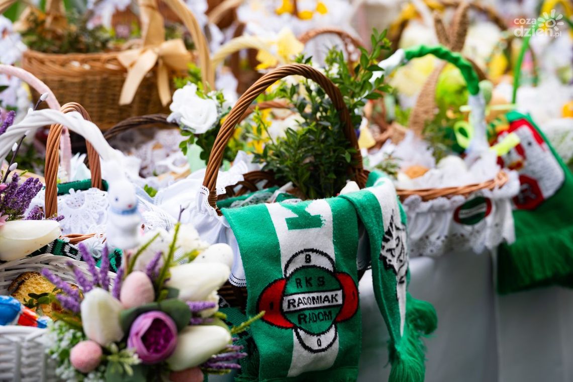 W Wielką Sobotę święcenie pokarmów na stadionie przy Struga