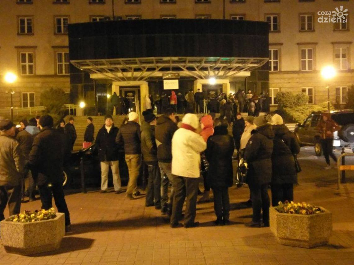 W zimnie po ciepło! Tłumy pod urzędem!