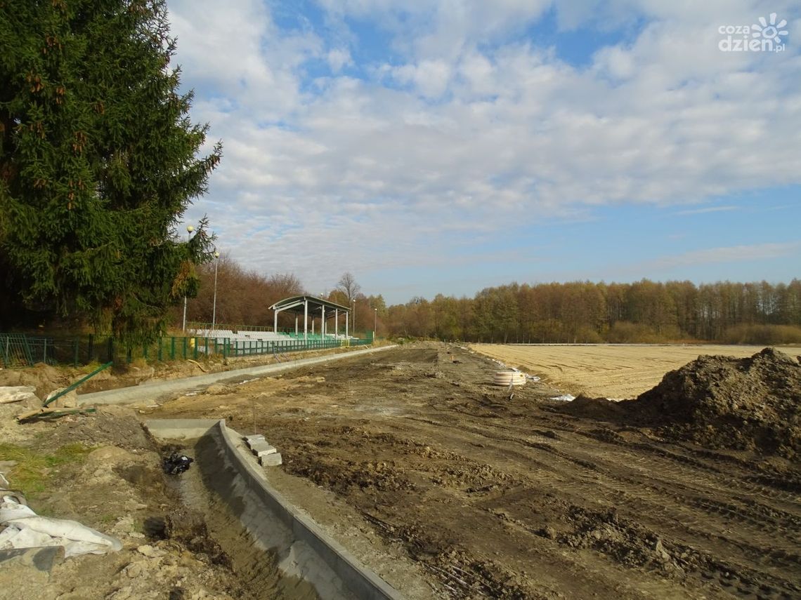 W Zwoleniu trwa remont boiska. Powstają też nowe obiekty przy szkołach