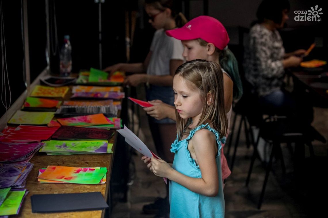Warsztaty plastyczne w ramach Fosy pełnej kultury (zdjęcia)