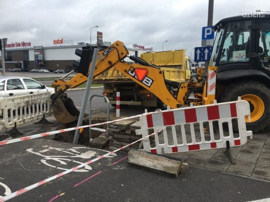 Wernera. Zapadł się chodnik. Trwa naprawa