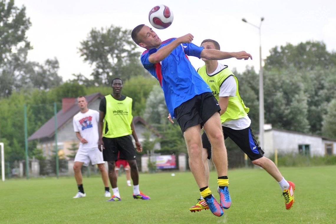 Wewnętrzny sparing i zmiany kadrowe w Broni