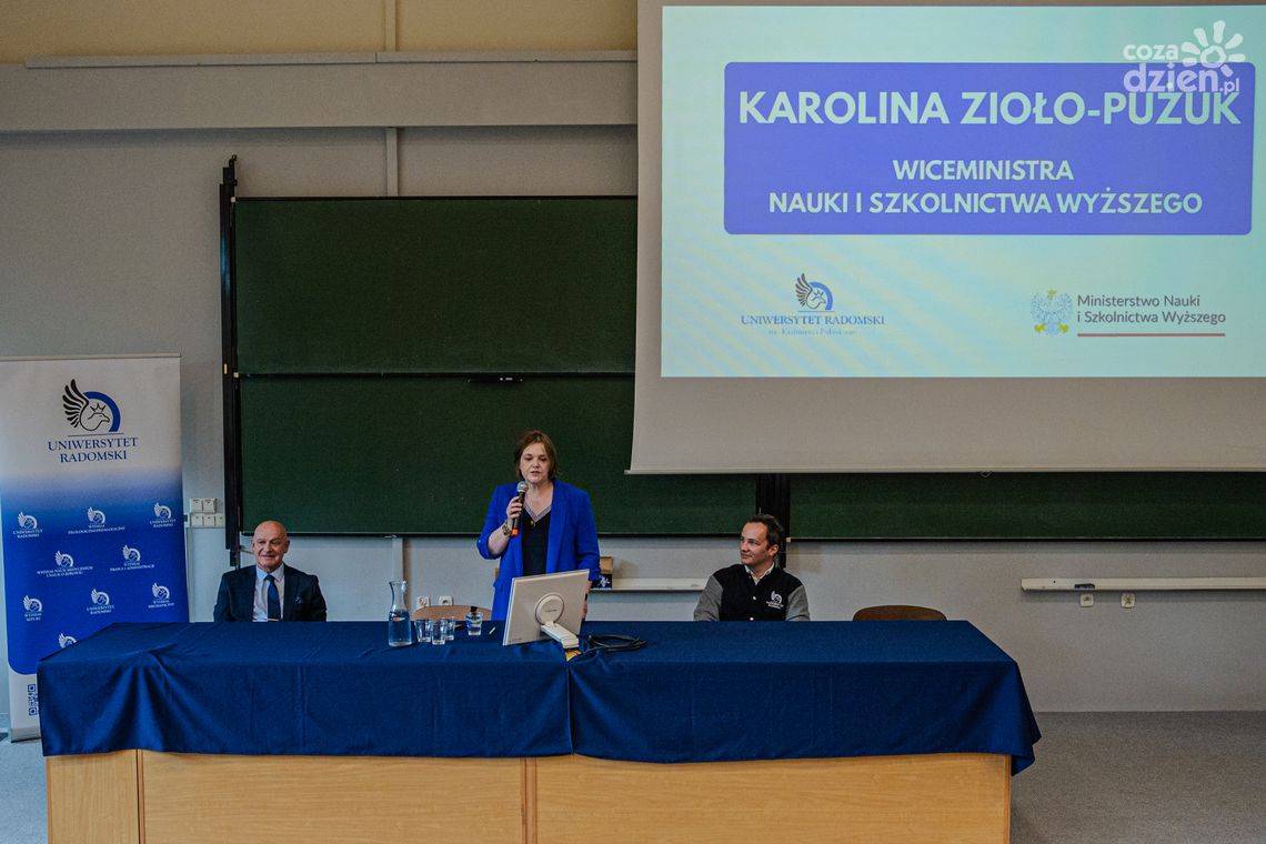 Wiceminister Karolina Zioło-Pużuk spotkała się ze studentami Uniwersytetu Radomskiego