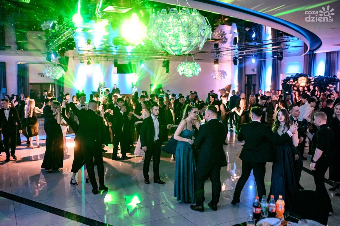 [WIDEO] Studniówki 2023: Zespół Szkół Ekonomicznych w Radomiu 