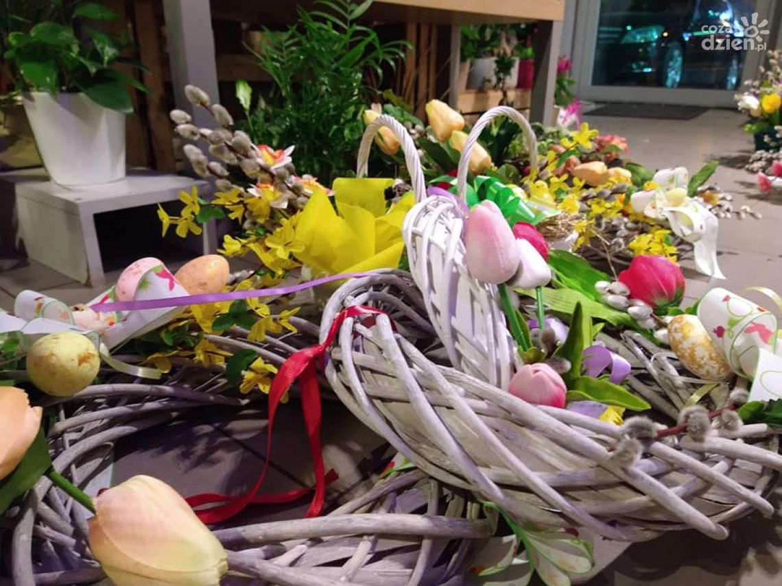 Widzialna Ręka tworzy Koszyczki Miłości Widzialna Ręka tworzy Koszyczki Miłości