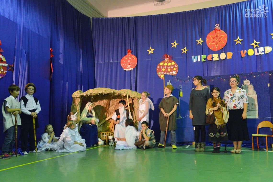 Wieczór kolęd w Publicznej Szkole Podstawowej nr 32 Wieczór kolęd w Publicznej Szkole Podstawowej nr 32