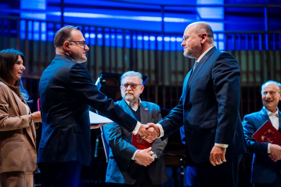 Wieczór pełen emocji. 35-lecie samorządu Wieczór pełen emocji. 35-lecie samorządu