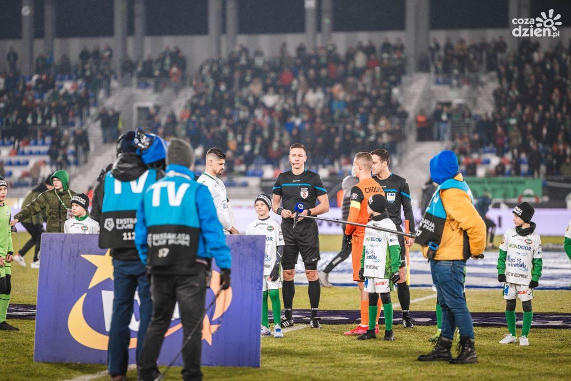 Wiemy, kto posędziuje mecz Radomiaka z Widzewem