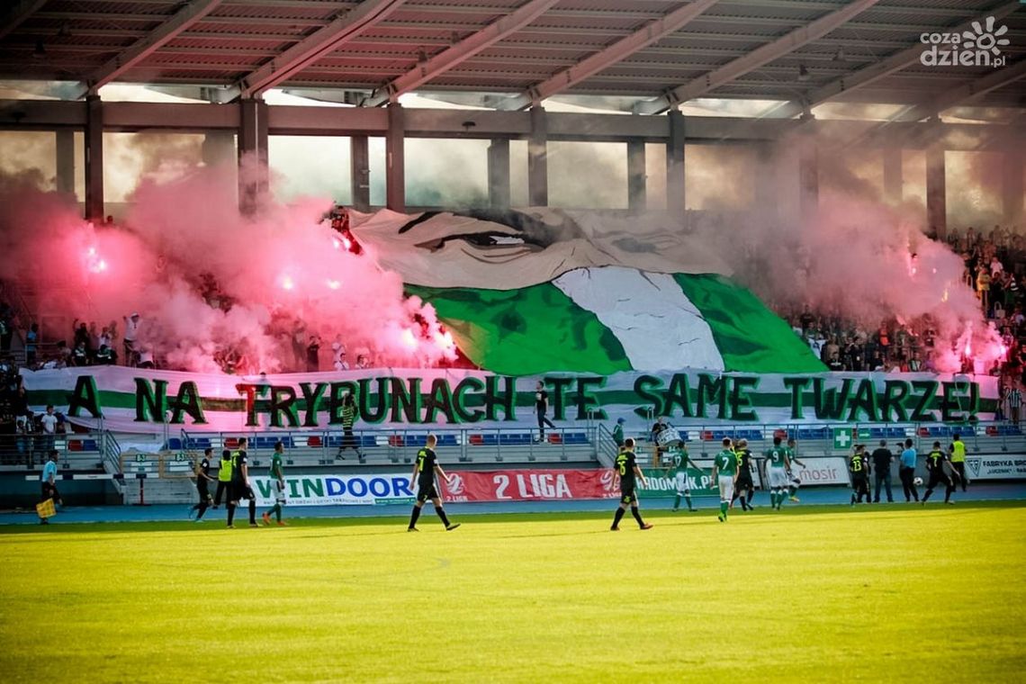 Wierni, oddani i rozśpiewani. Najlepsze zdjęcia kibiców w 2018 roku
