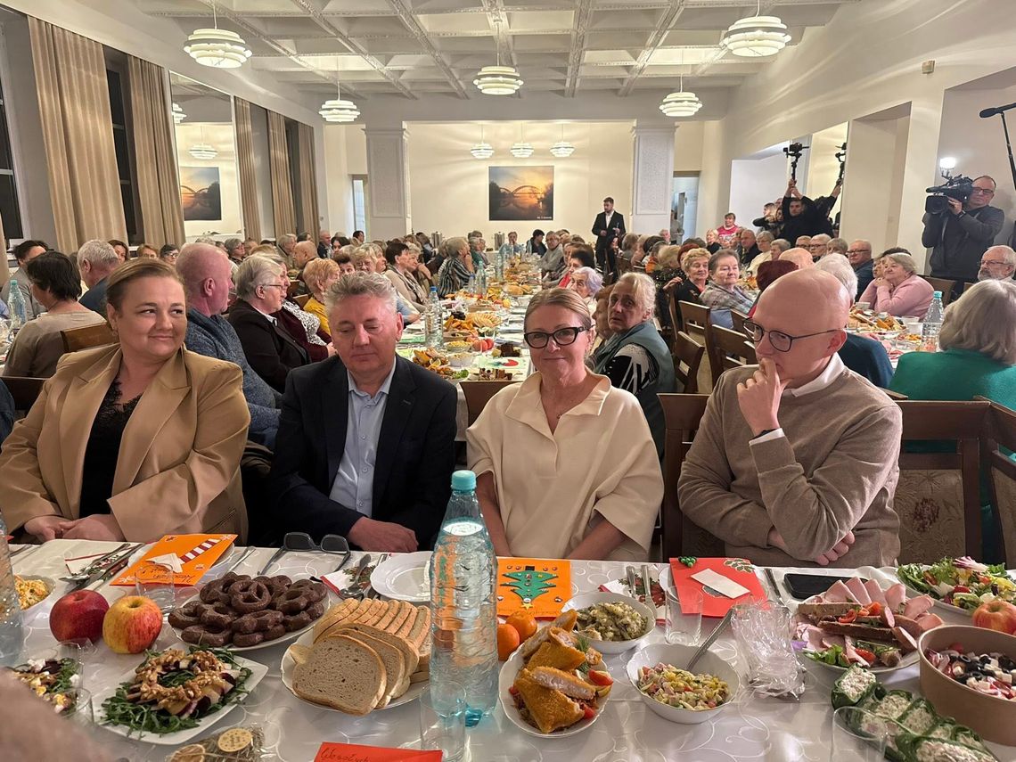 Wigilia Fundacji Klementyna. Otwarte spotkanie zgromadziło wiele osób Wigilia Fundacji Klementyna. Otwarte spotkanie zgromadziło wiele osób