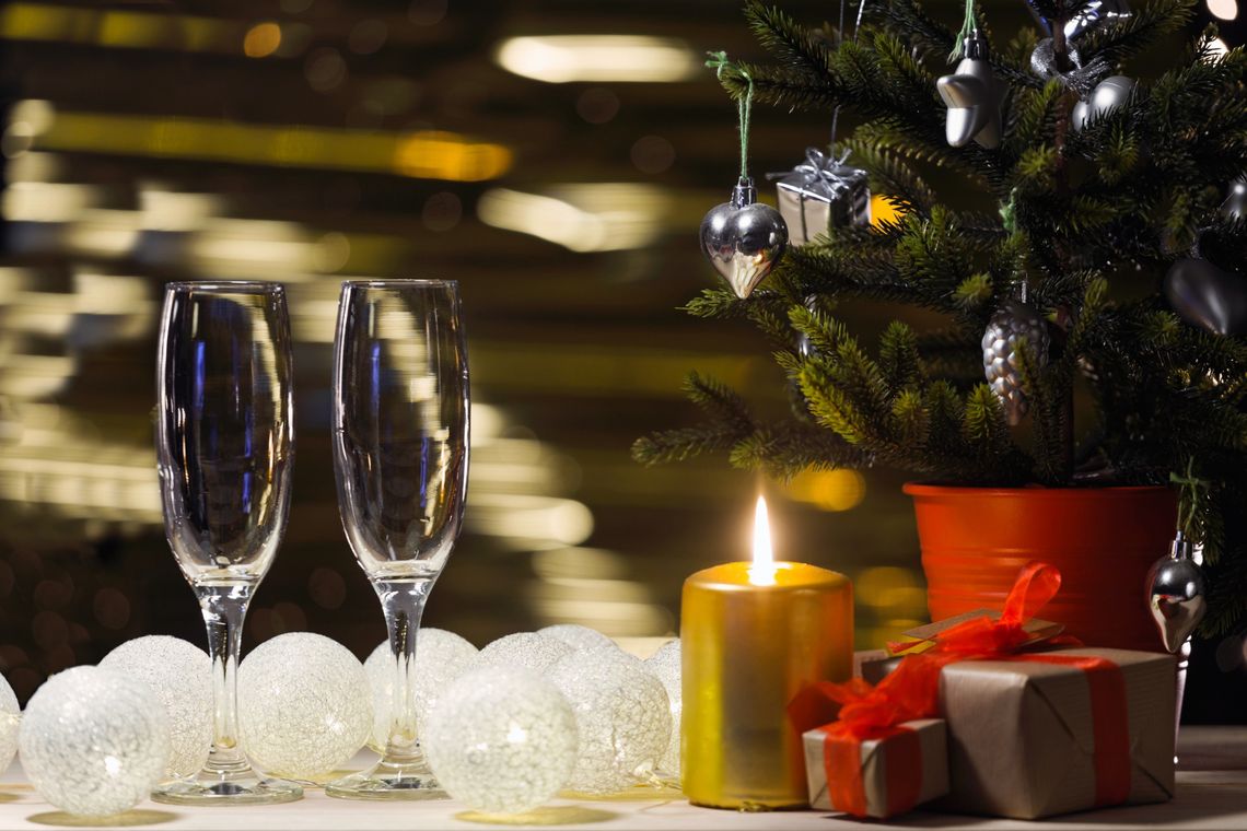 Wigilia w hotelu w Warszawie – gdzie znaleźć najlepsze świąteczne menu i wyjątkową atmosferę?