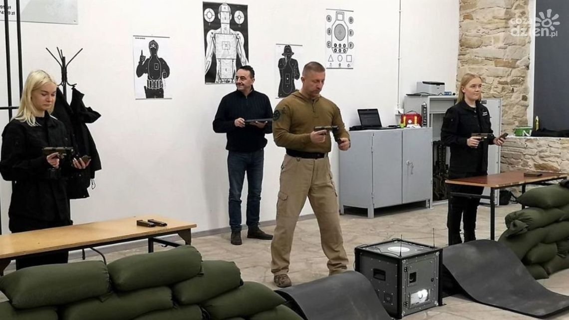 Wirtualna strzelnica w szydłowieckiej szkole już działa