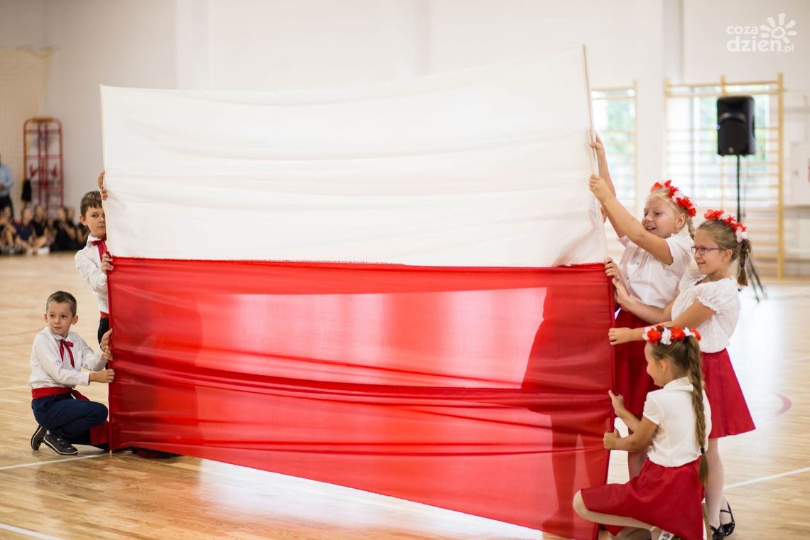 Witaj szkoło! Ponad 6,5 tys. pierwszaków Witaj szkoło! Ponad 6,5 tys. pierwszaków