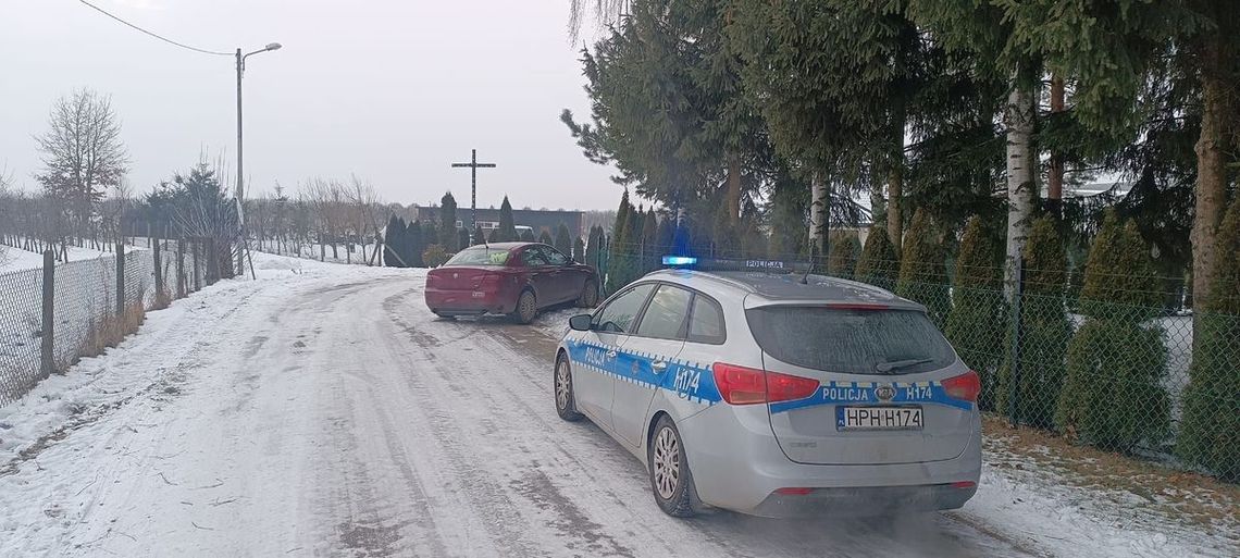 Wjechał autem do rowu. Miał blisko trzy promile alkoholu w organizmie