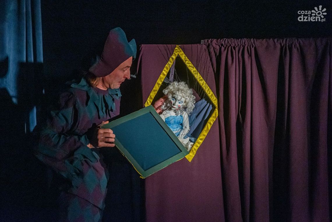 Wkręć się w teatr on-line: O Pryszczycerzu i Królewnie Pięknotce Wkręć się w teatr on-line: O Pryszczycerzu i Królewnie Pięknotce